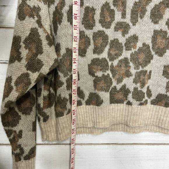 American Eagle Cropped Leopard Print Sweater Size Small - Picture 6 of 7